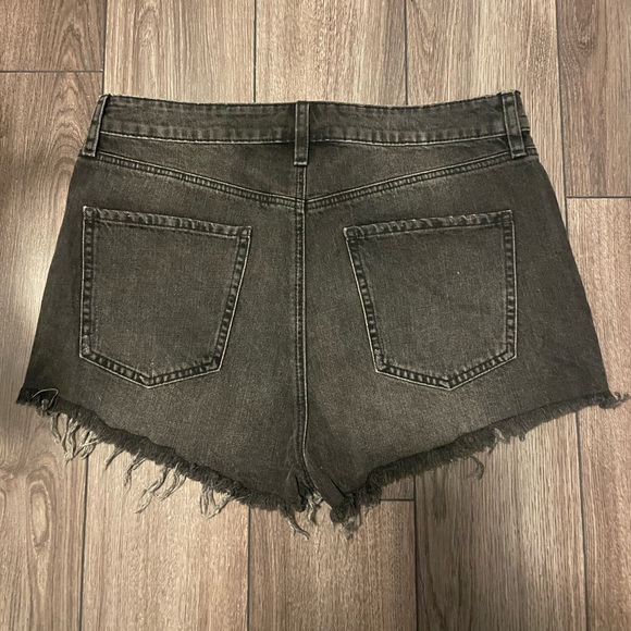 Dynamite high waisted black ripped jean shorts size 31 - Picture 4 of 4